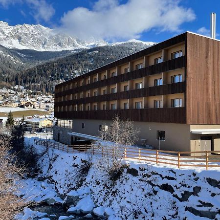 Jufa Hotel Савоньин Экстерьер фото