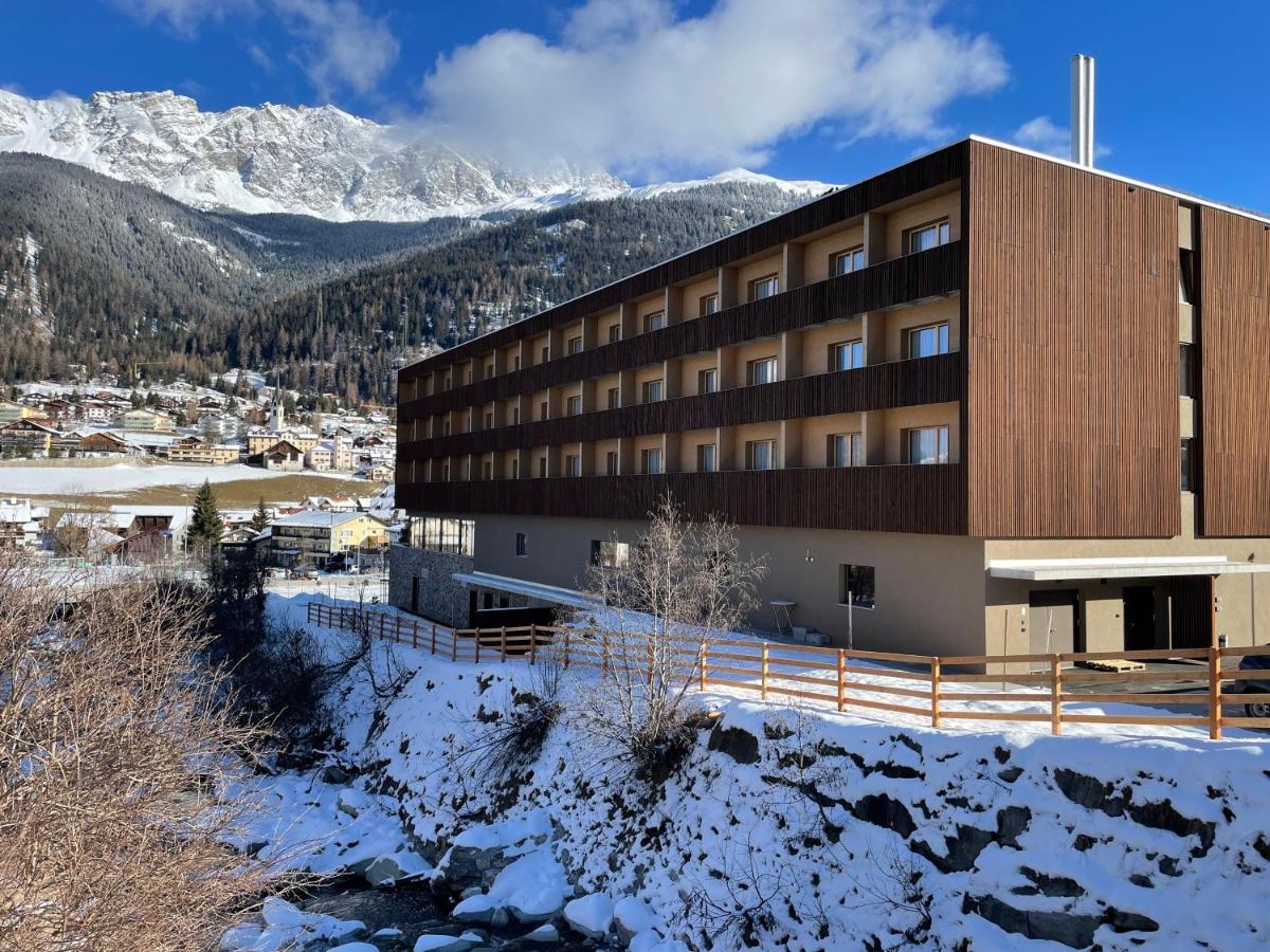 Jufa Hotel Савоньин Экстерьер фото